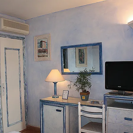 Hotel Athenopolis 3*